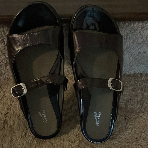 Dansko Sloane Style Sandals Size 7.5-8 Black Patent Leather Slipons - Picture 9 of 12